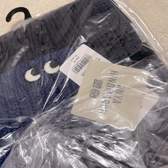 [NEW] ANYA HINDMARCH x UNIQLO LIMITED EDITION HEATTECH KNITTED STOLE 🧣 - Picture 5 of 5